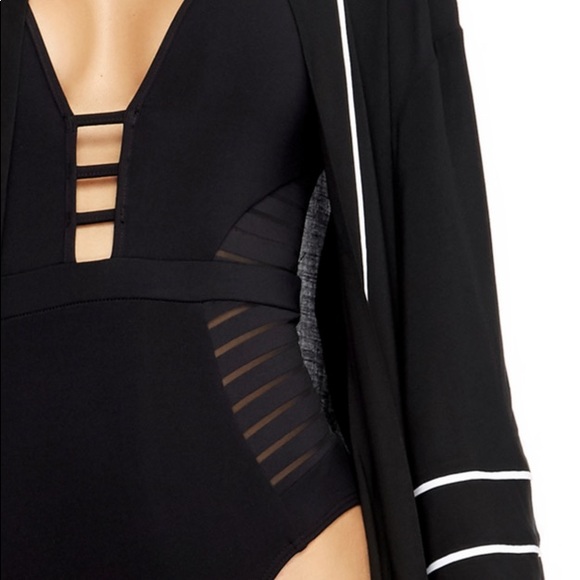 ❤️SOLD❤️ Jets Black and White Kimono - Picture 3 of 5